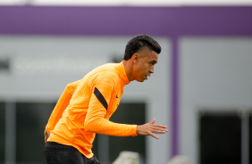 Cantillo durante treino do Corinthians de olho no Juventude