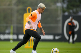 Fagner em treino do Corinthians de olho no Juventude