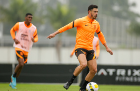Giuliano em treino do Corinthians de olho no Juventude