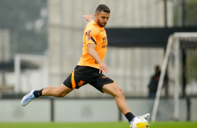 Jnior Moraes em treino do Corinthians de olho no Juventude