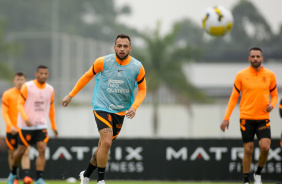 Maycon em treino do Corinthians de olho no Juventude