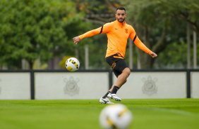 Renato Augusto durante treino do Corinthians de olho no Juventude