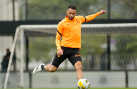 Renato Augusto em treino do Corinthians de olho no Juventude