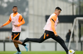 Ruan Oliveira e Roni em treino do Corinthians de olho no Juventude