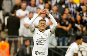 Adson foi o autor do primeiro gol da vittra do Corinthians contra o Juventude