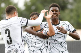 Andr comemora junto com Guilherme Henrique