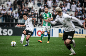 Du Queiroz em ao na vitria do Corinthians