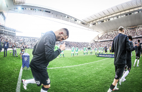 Renato Augusto entrando em campo para a partida contra o Juventude