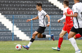 Roberto em ao na vitria do Corinthians Sub-17 contra o Audax