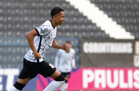 Arthur Sousa comemora gol pelo Corinthians Sub-20