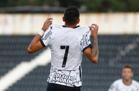 Kayke marcou dois gols pelo Corinthians contra o Santo Andr