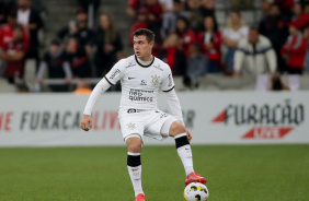 Lucas Piton pelo Corinthians na Arena da Baixada