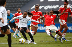 Adriana durante o duelo entre Corinthians e Internacional pelo Brasileiro Feminino