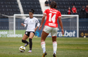 Paulinha durante o duelo entre Corinthians e Internacional pelo Brasileiro Feminino
