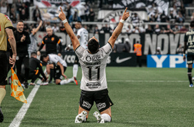 Giuliano marcou o segundo gol do Corinthians contra o Santos