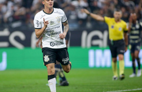 Gustavo Mantuan celebra gol marcado