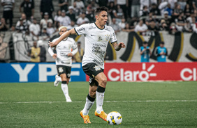 Gustavo Mantuan em ao durante jogo contra o Santos