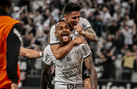 Raul Gustavo marcou o terceiro gol do Corinthians contra o Santos