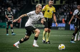 Rger Guedes durante jogo contra o Santos