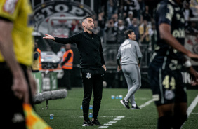 Vtor Pereira durante vitria do Corinthians conta o Santos