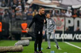 Vtor Pereira no comando da equipe durante goleada do Corinthians