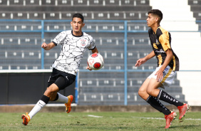 Adryan durante o duelo contra o Novorizontino pelo Paulista Sub-17