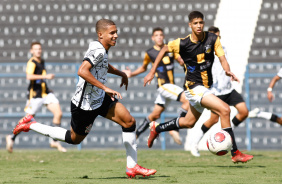 Victor Oliveira durante o duelo contra o Novorizontino pelo Paulista Sub-17