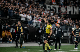 rbitro expulsa Luis Miguel, auxiliar de Vtor Pereira, em duelo entre Corinthians e Santos