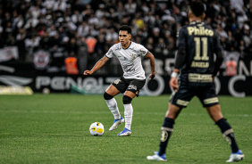 Du Queiroz foi titular do Corinthians contra o Santos no Brasileirão 2022