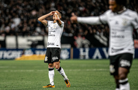Roni foi titular do Corinthians neste sábado contra o Santos