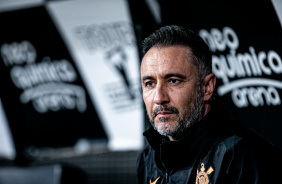 Vítor Pereira durante o clássico entre Corinthians e Santos neste sábado na Neo Química Arena