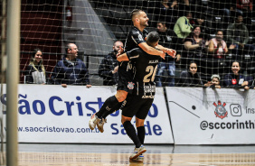 Jogadores celebram primeiro gol do Timo