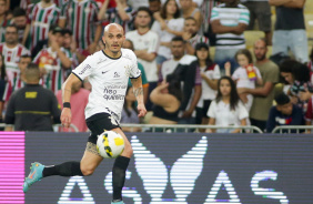 Fbio Santos entrou no segundo tempo contra o Fluminense