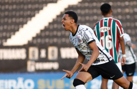 Arthur Souza comemora o seu gol contra o Fluminense, pelo Sub-20