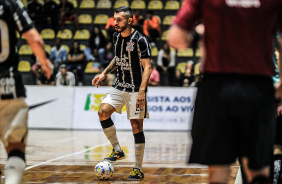 Tatinho com a bola dominada