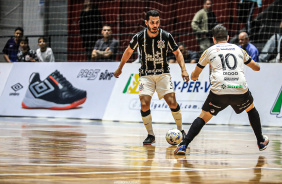 Tatinho encara a marcao em duelo