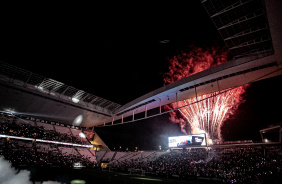 Linda festa da torcida do Corinthians durante treino aberto na Neo Qumica Arena