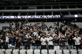 Torcedores comparecem na Neo Qumica Arena para treino aberto desta sexta-feira