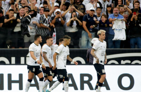 Giuliano, Gustavo Silva, Adson e Rger Guedes comemoram o gol contra o Flamengo