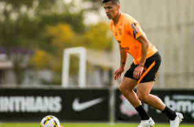 Balbuena em treino do Corinthians de olho no Coritiba