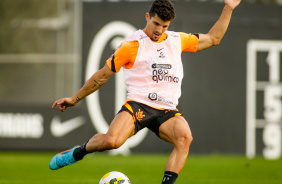 Rafael Ramos em treino do Corinthians de olho no Coritiba