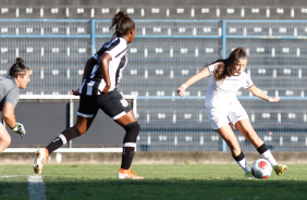 Stefanie em campo no jogo entre Corinthians e Santos