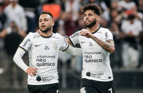 Maycon e Yuri Alberto durante a comemorao do gol marcado pelo Corinthians