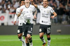 Rger Guedes durante comemorao do seu gol marcado
