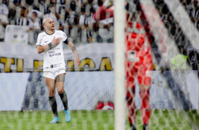 Fbio Santos durante comemorao de seu gol marcado