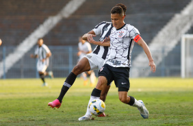 Meia Matheus Arajo durante jogo contra o Santos pelo Brasileiro Sub-20