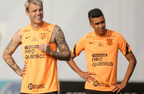 Rger Guedes e Cantillo em treino do Corinthians de olho no Atltico-GO