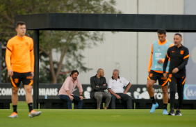 Duilio, Alessandro e Roberto de Andrade em treino do Corinthians de olho no Flamengo