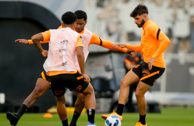 Gil e Yuri Alberto em ltimo treino do Corinthians de olho no Flamengo