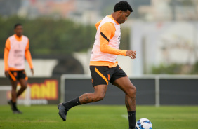 Gil em ltimo treino do Corinthians de olho no Flamengo